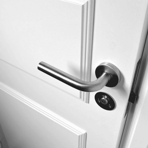 Porte amorcée blanche